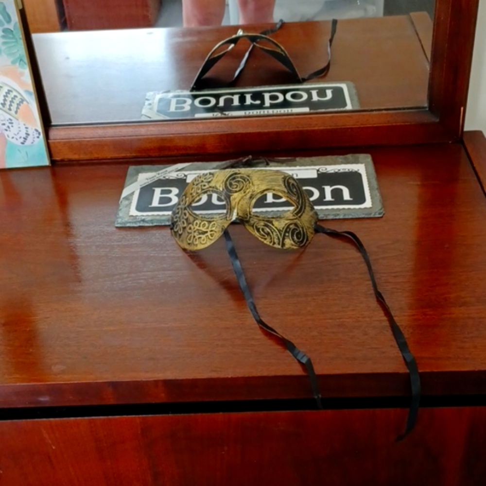 Gold Mardi Gra mask